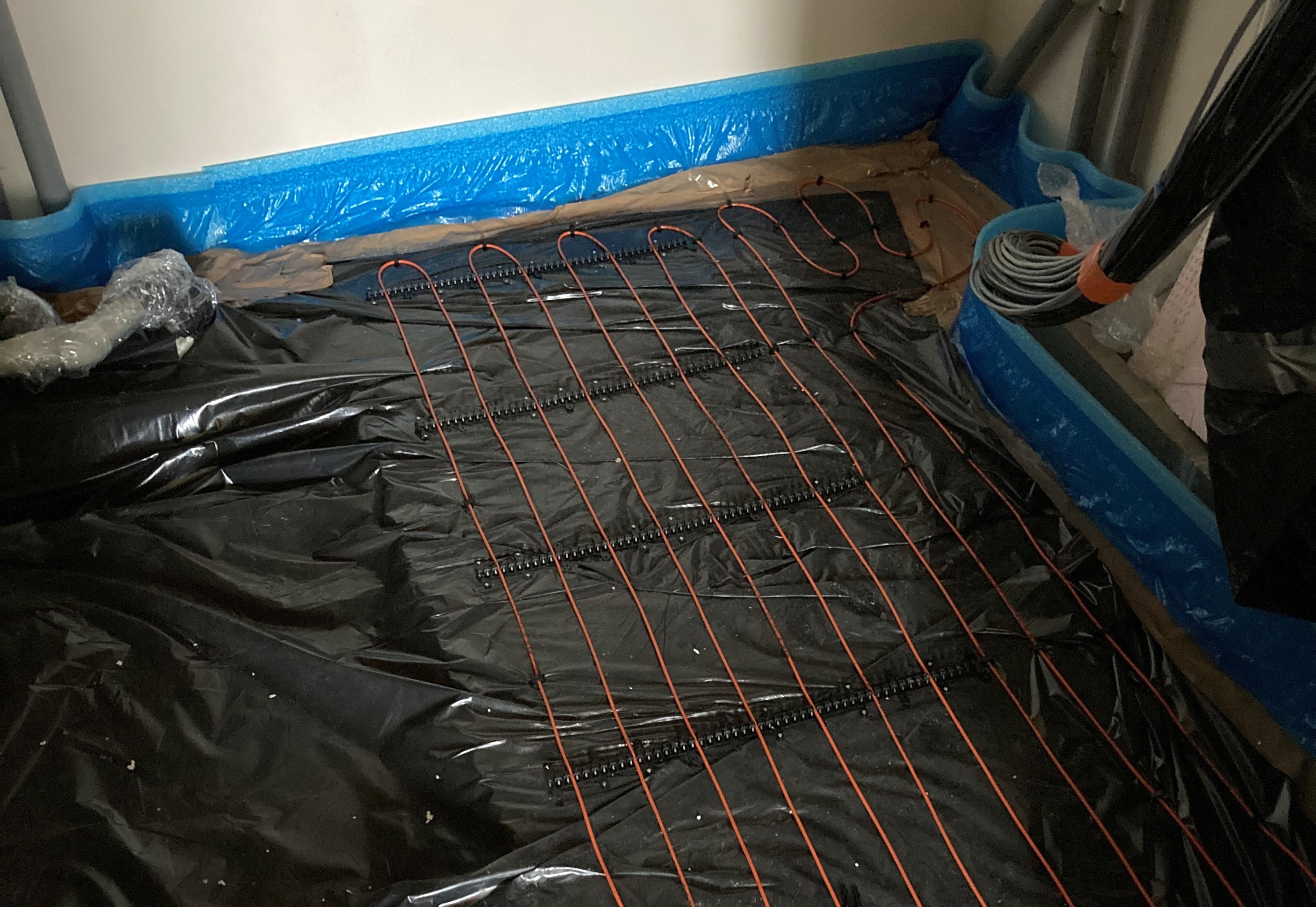 Elektrick� podlahov� topen� D��ina