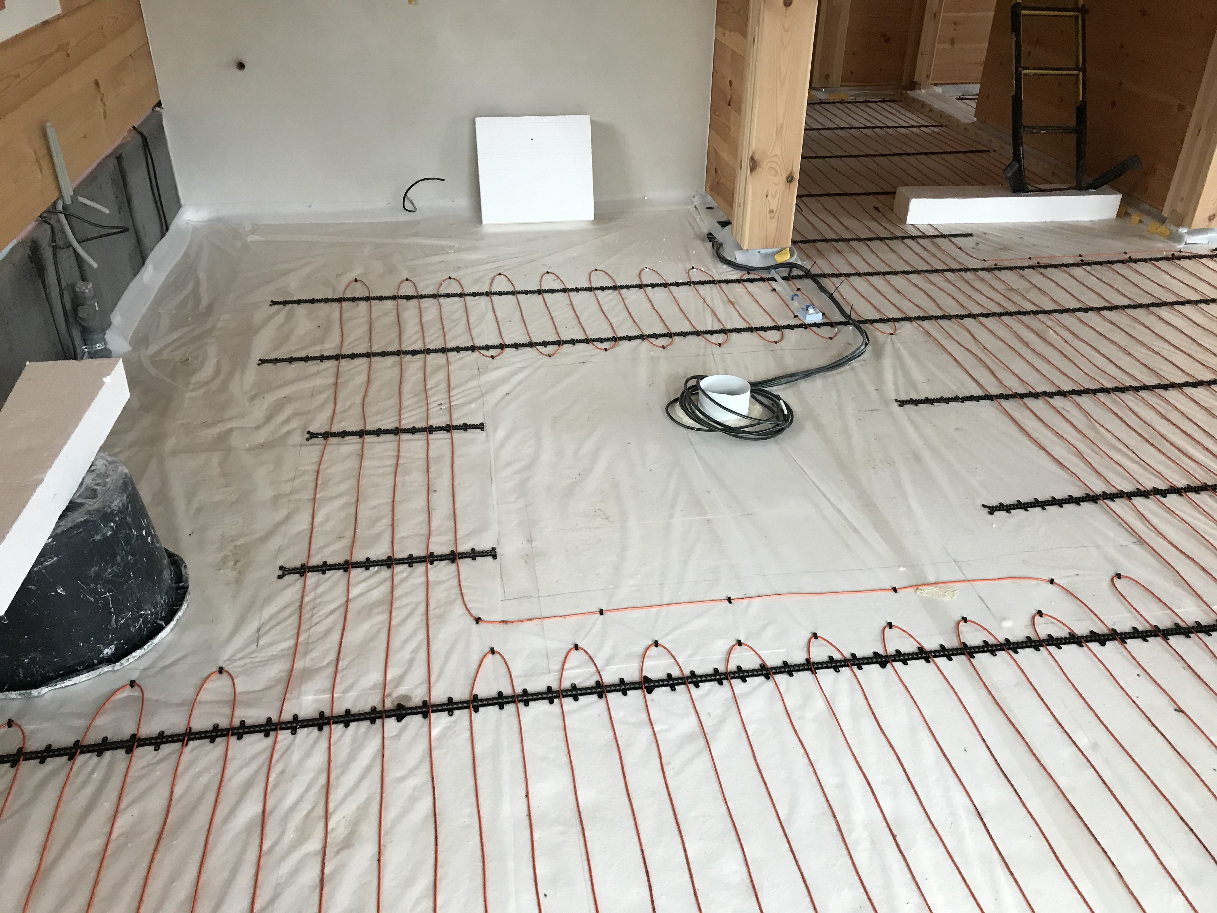 Instalace topn�ch roho�� �elezn� ruda